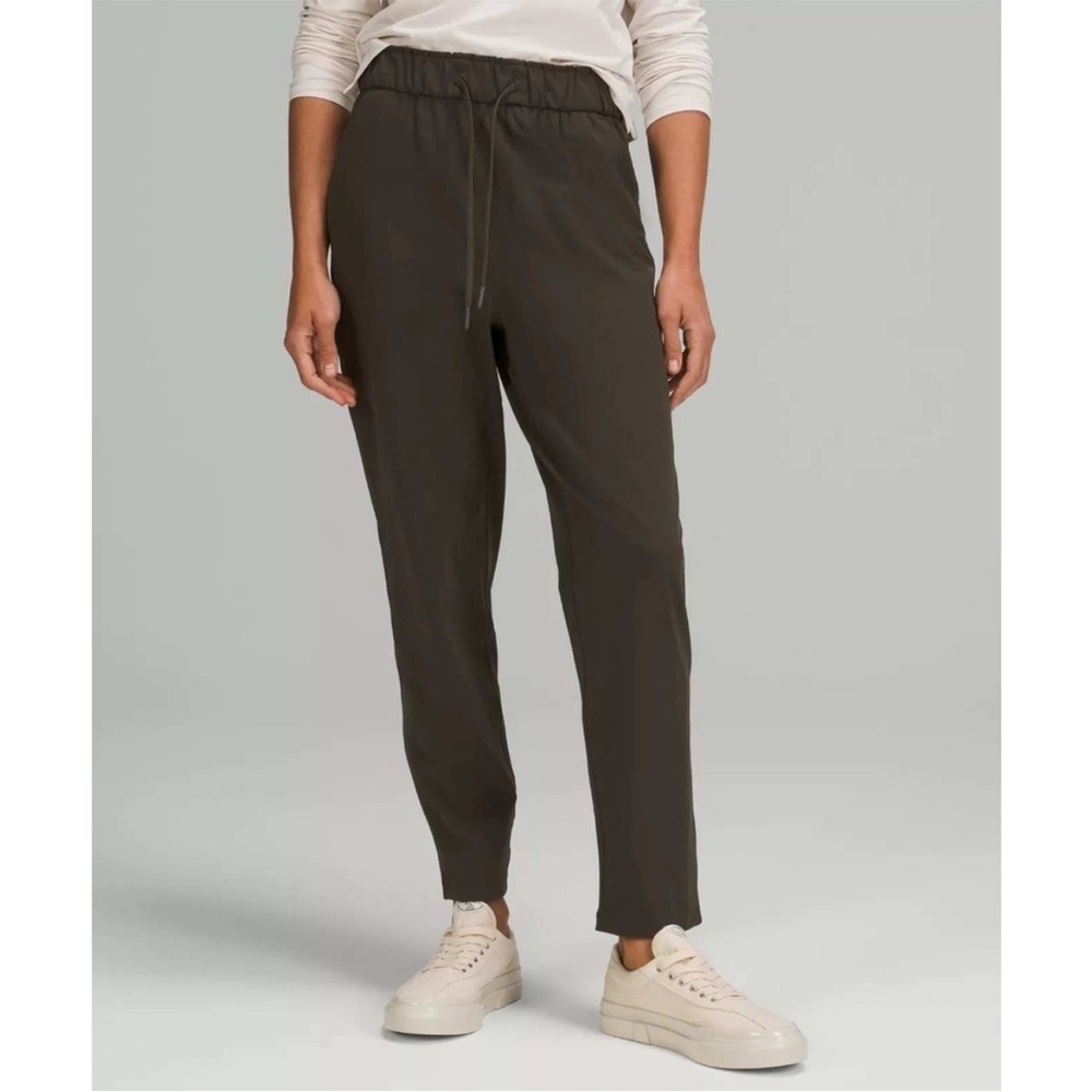 Lululemon Keep Moving Jogger - Size 6